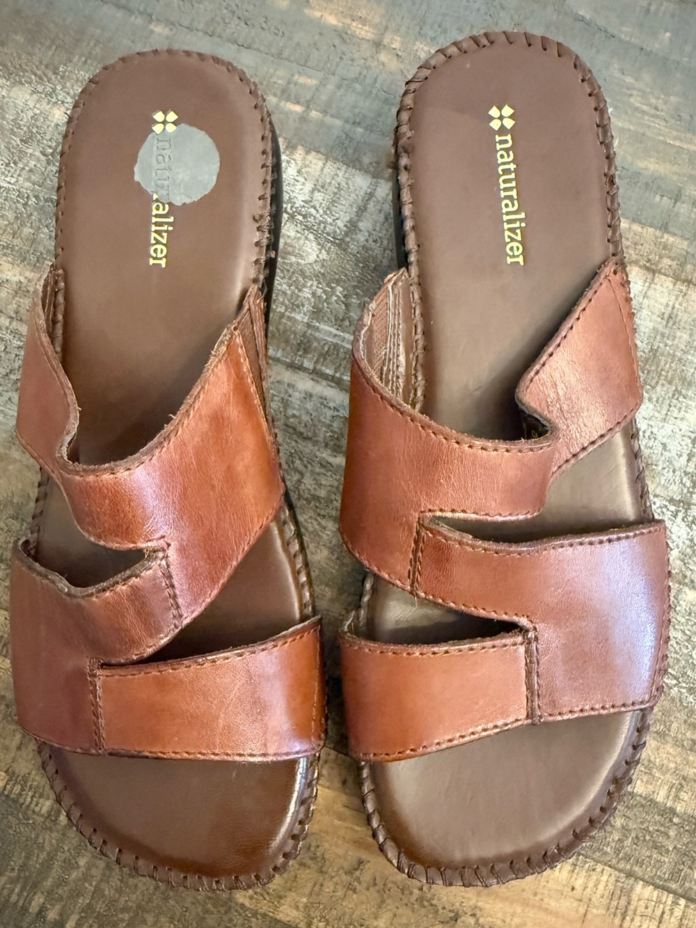 Naturalizer “Wiser” Brown Leather Slide Sandals